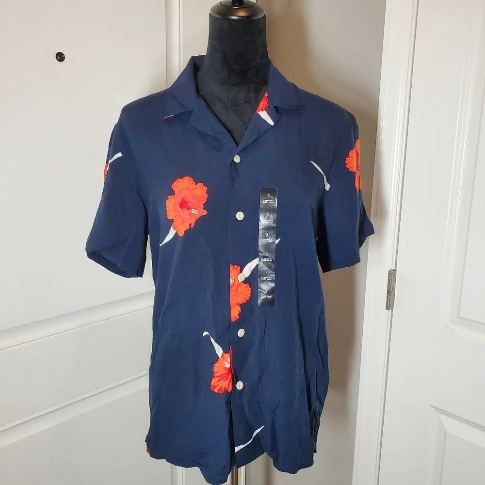 NWT BANANA REPUBLIC Men's Standard Fit Rayon Vacation Shirt Size Small Blue